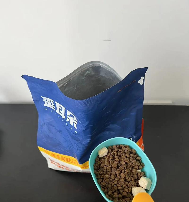 解决猫脱毛难题的小妙招（15个实用技巧，告别猫咪脱毛困扰）
